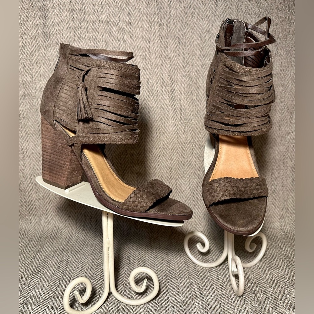 Rosella khaki (brown) strappy tassel heeled sandal by Not Rated sz 9.5 NWOT